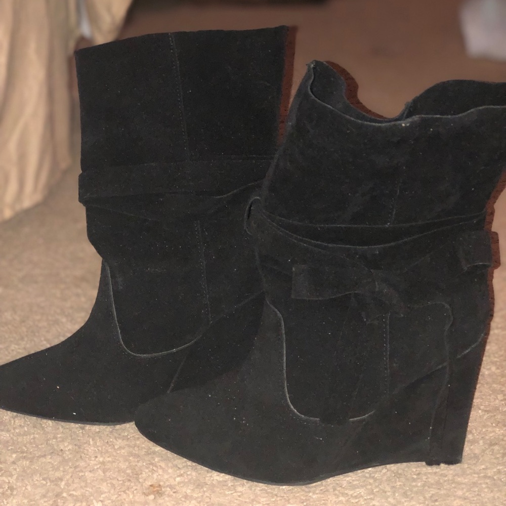 Black suede wedge boots with side bow
